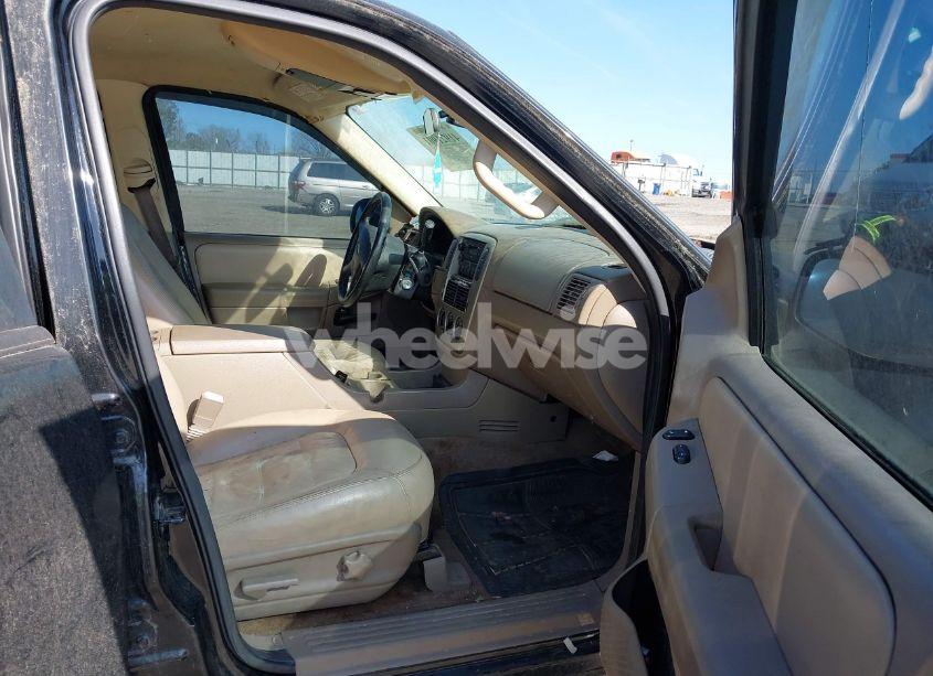 Photo 5 of 2005 Ford Explorer XLT/XLT SPORT (VIN 1FMZU63K55UB03289)