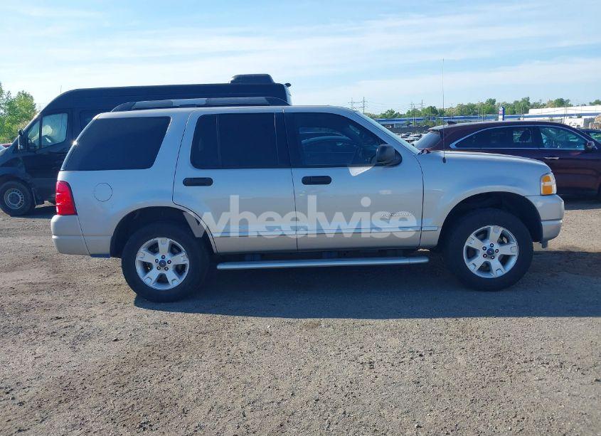 Photo 13 of 2005 Ford Explorer XLT/XLT SPORT (VIN 1FMZU63K65UA05372)