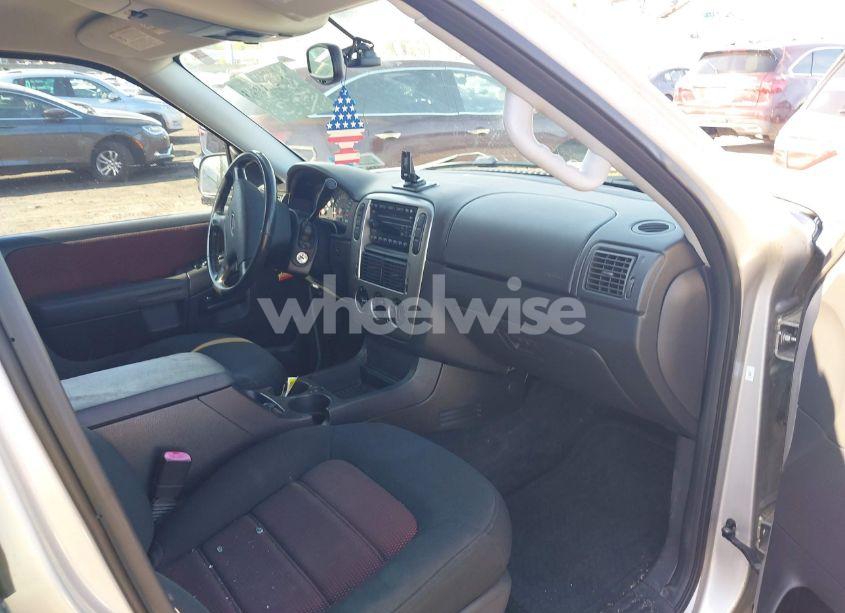 Photo 5 of 2005 Ford Explorer XLT/XLT SPORT (VIN 1FMZU63K65UA05372)