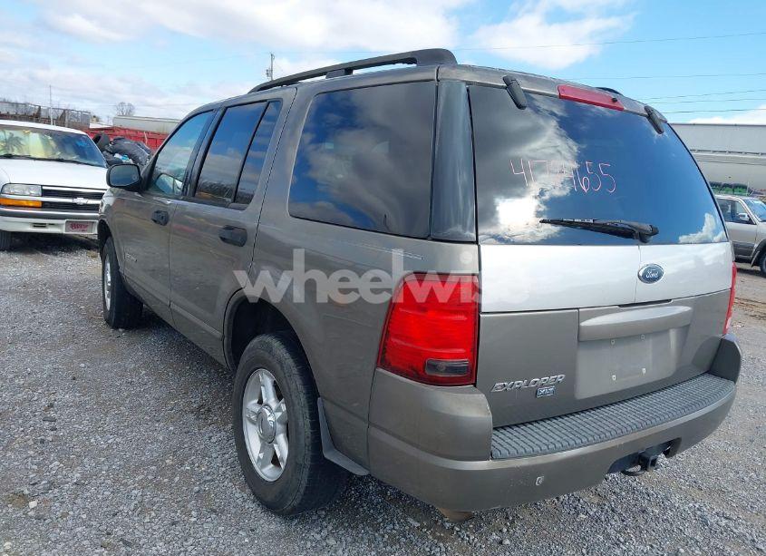 Photo 3 of 2004 Ford Explorer XLT (VIN 1FMZU63K74ZA73620)