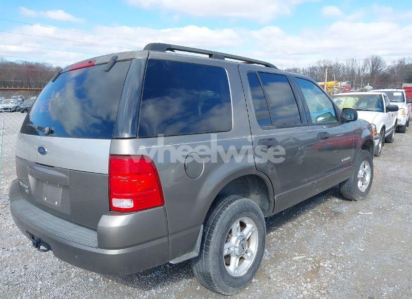 Photo 4 of 2004 Ford Explorer XLT (VIN 1FMZU63K74ZA73620)