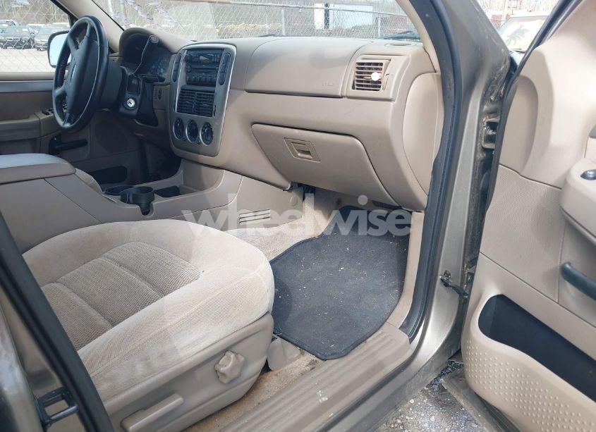 Photo 5 of 2004 Ford Explorer XLT (VIN 1FMZU63K74ZA73620)