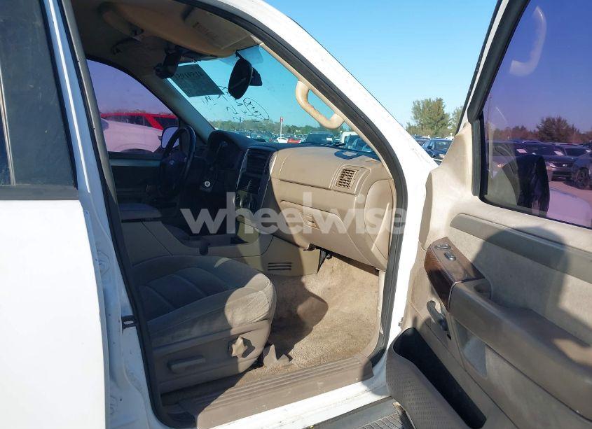 Photo 5 of 2003 Ford Explorer (VIN 1FMZU63K83UA85741)