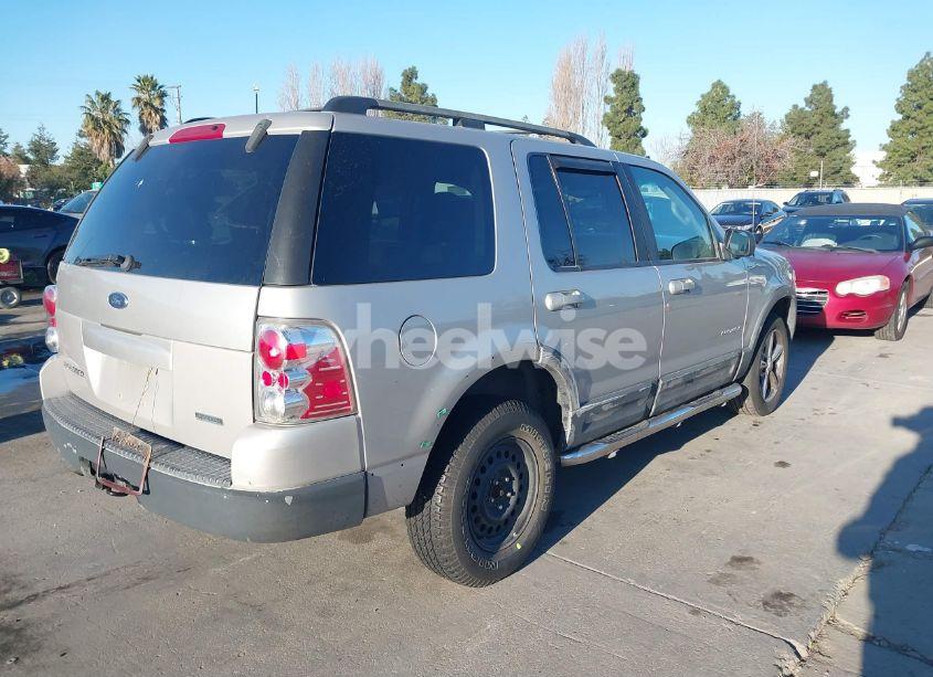 Photo 4 of 2002 Ford Explorer XLT (VIN 1FMZU63KX2ZC92021)