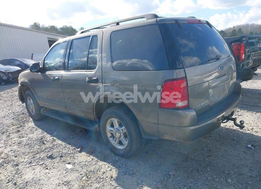 Photo 3 of 2004 Ford Explorer XLT (VIN 1FMZU63KX4UA80767)