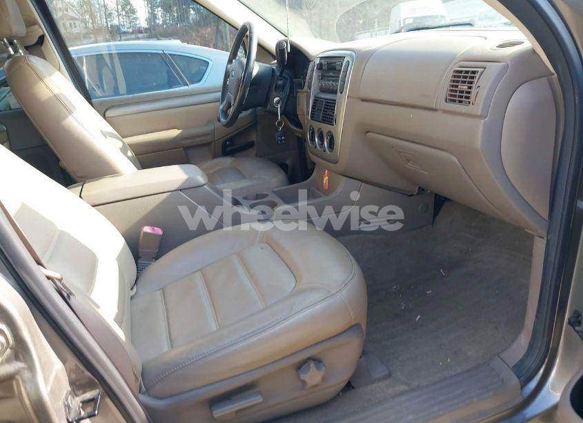 Photo 5 of 2004 Ford Explorer XLT (VIN 1FMZU63KX4UA80767)