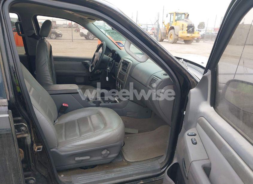 Photo 5 of 2004 Ford Explorer XLT (VIN 1FMZU63KX4UB12164)