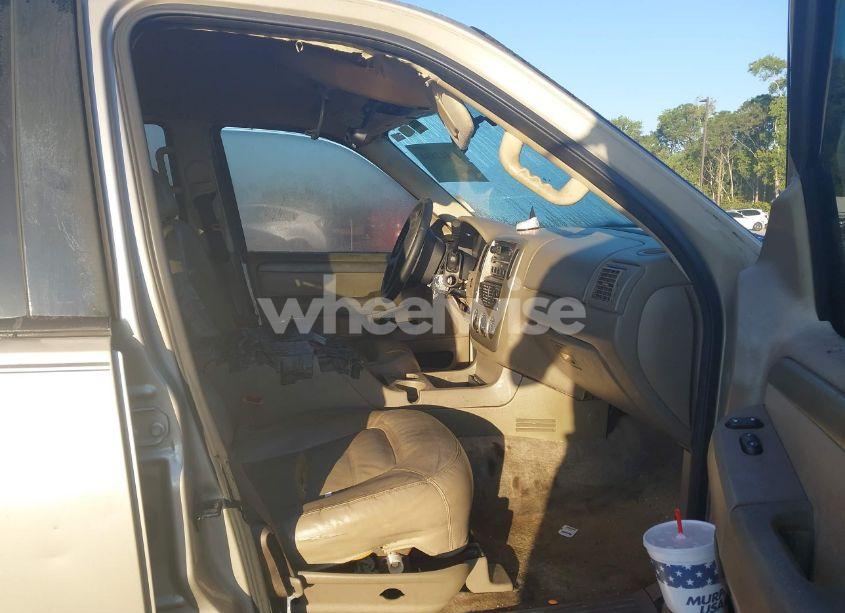 Photo 5 of 2004 Ford Explorer XLT (VIN 1FMZU63KX4UC06187)