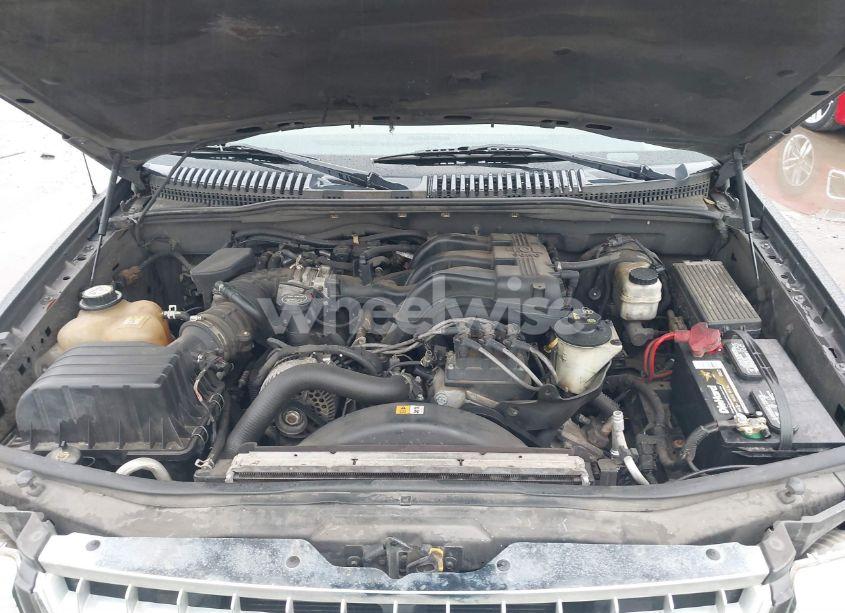 Photo 10 of 2005 Ford Explorer XLT/XLT SPORT (VIN 1FMZU63KX5UA03057)