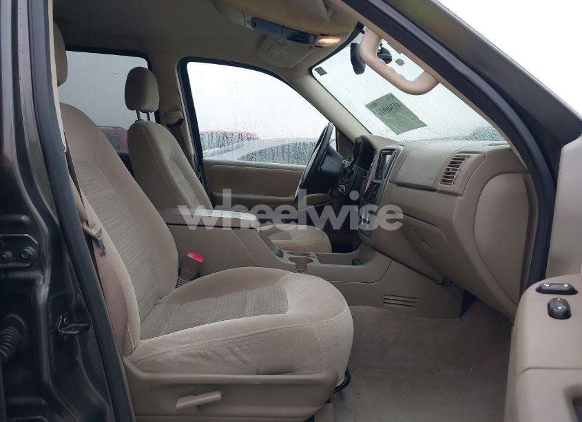 Photo 5 of 2005 Ford Explorer XLT/XLT SPORT (VIN 1FMZU63KX5UA03057)