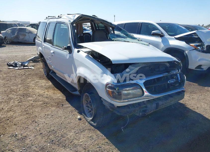 2000 Ford Explorer XLT (VIN 1FMZU63P8YZB84601) main photo