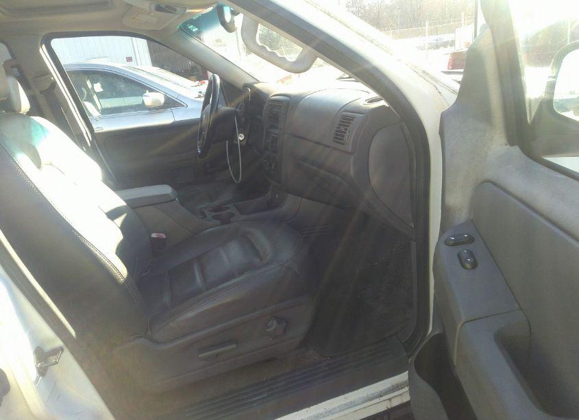 Photo 5 of 2002 Ford Explorer XLT (VIN 1FMZU63W62UD46771)