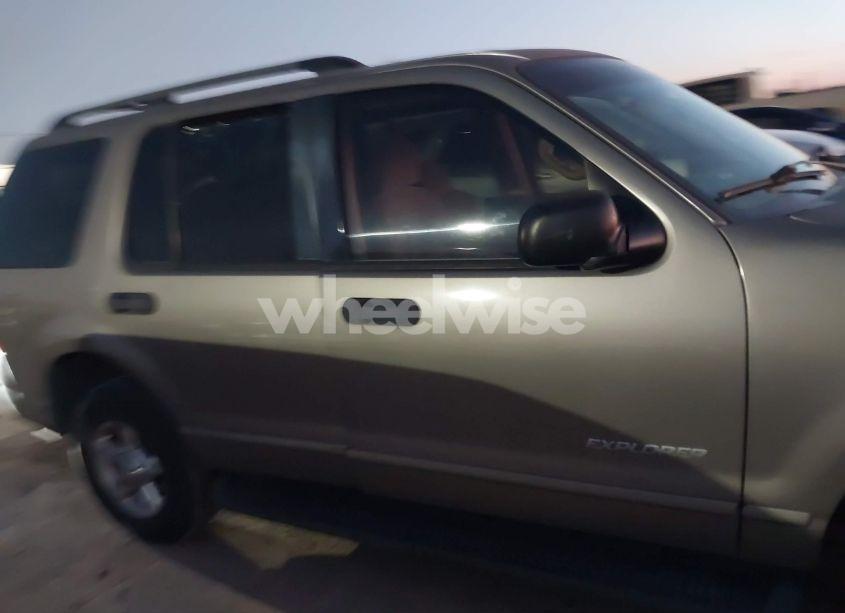 Photo 13 of 2004 Ford Explorer XLT (VIN 1FMZU63W64UB66077)