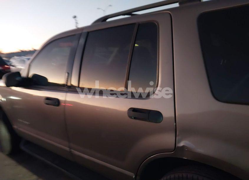 Photo 14 of 2004 Ford Explorer XLT (VIN 1FMZU63W64UB66077)