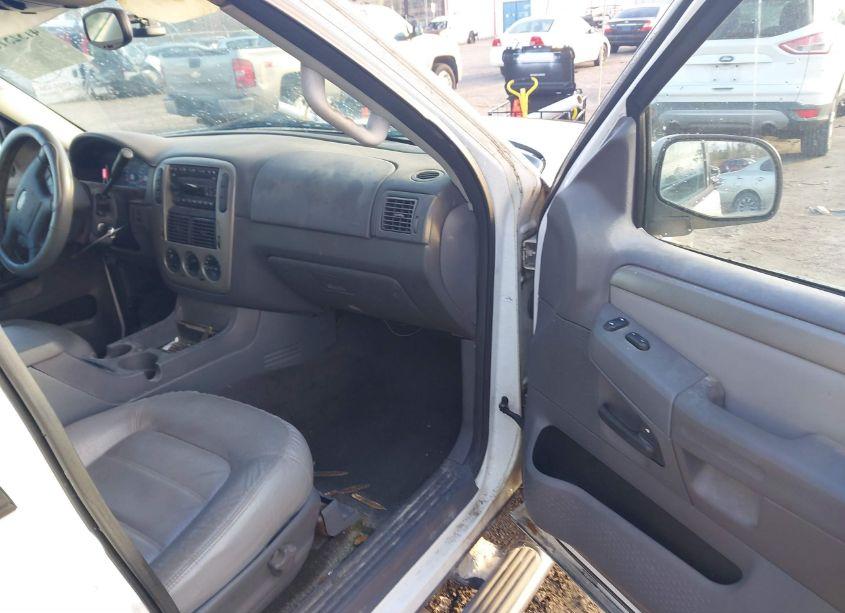 Photo 5 of 2005 Ford Explorer XLT/XLT SPORT (VIN 1FMZU63WX5UB54550)