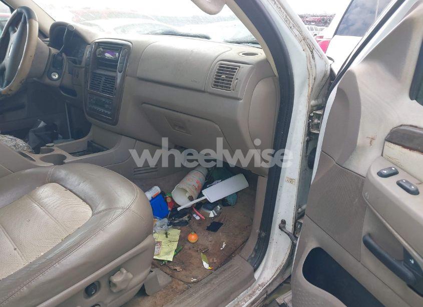 Photo 5 of 2002 Ford Explorer EDDIE BAUER (VIN 1FMZU64E32UC98653)