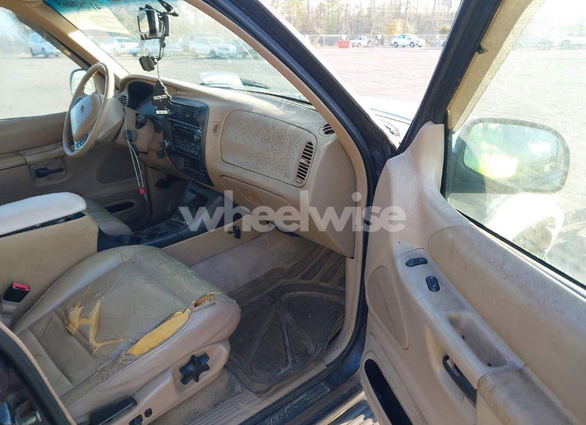 Photo 5 of 2000 Ford Explorer EDDIE BAUER (VIN 1FMZU64EXYZC64768)
