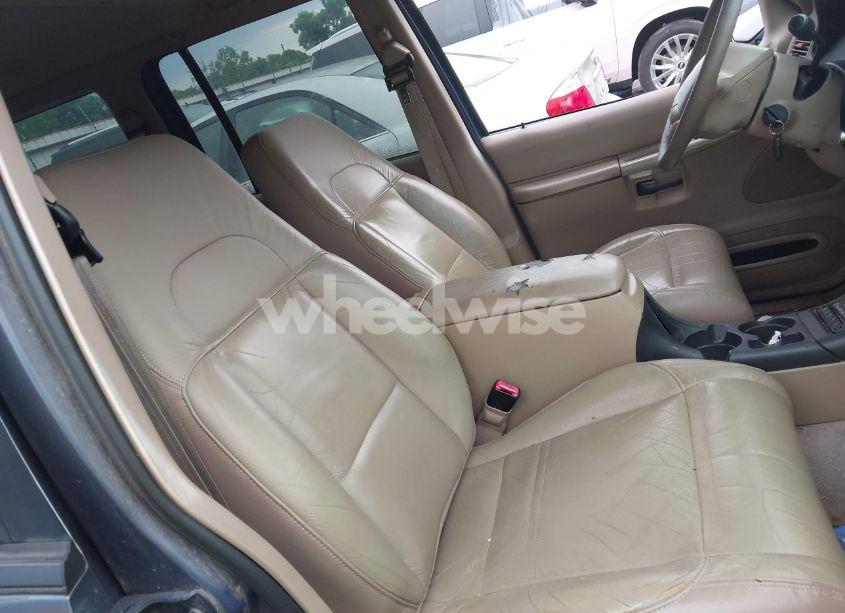 Photo 5 of 2000 Ford Explorer EDDIE BAUER (VIN 1FMZU64PXYZA85549)