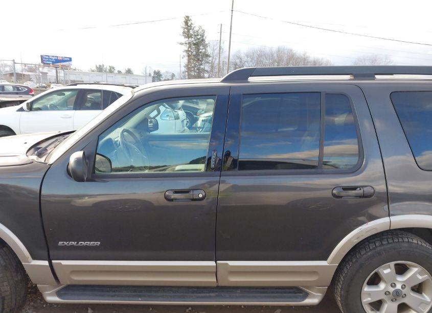 Photo 14 of 2005 Ford Explorer EDDIE BAUER (VIN 1FMZU64WX5ZA15875)