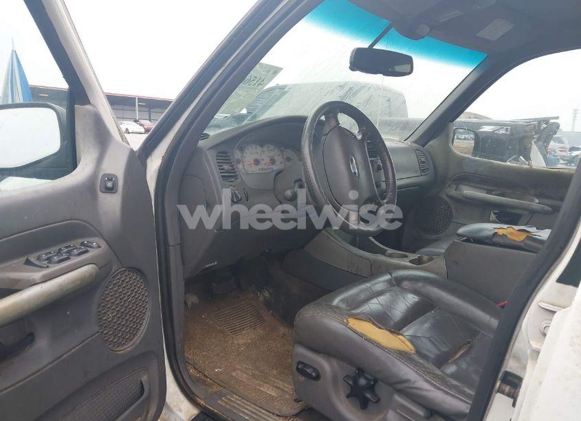 Photo 5 of 2002 Ford Explorer SPORT TRAC (VIN 1FMZU67E02UD56424)