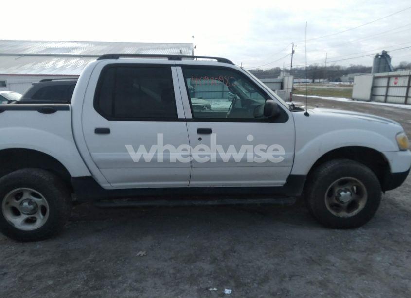 Photo 13 of 2003 Ford Explorer SPORT TRAC XLS/XLT (VIN 1FMZU67E13UC81878)