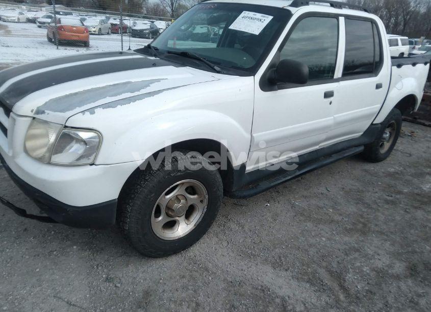 Photo 2 of 2003 Ford Explorer SPORT TRAC XLS/XLT (VIN 1FMZU67E13UC81878)