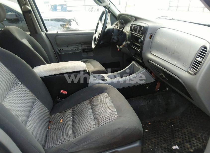 Photo 5 of 2003 Ford Explorer SPORT TRAC XLS/XLT (VIN 1FMZU67E13UC81878)