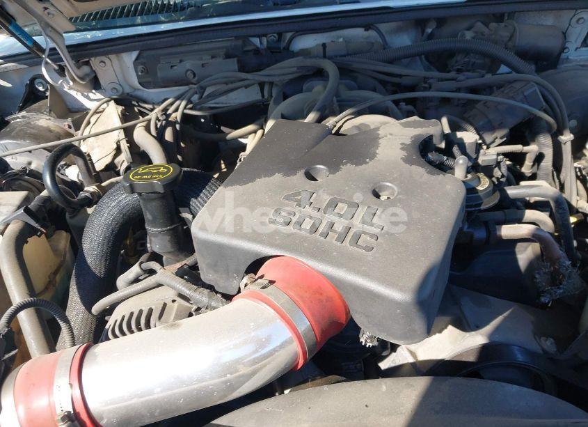 Photo 10 of 2002 Ford Explorer SPORT TRAC (VIN 1FMZU67E22UB66625)