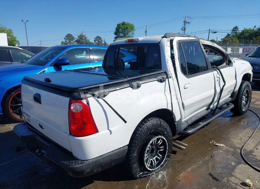 Photo 4 of 2002 Ford Explorer SPORT TRAC (VIN 1FMZU67E22UB66625)