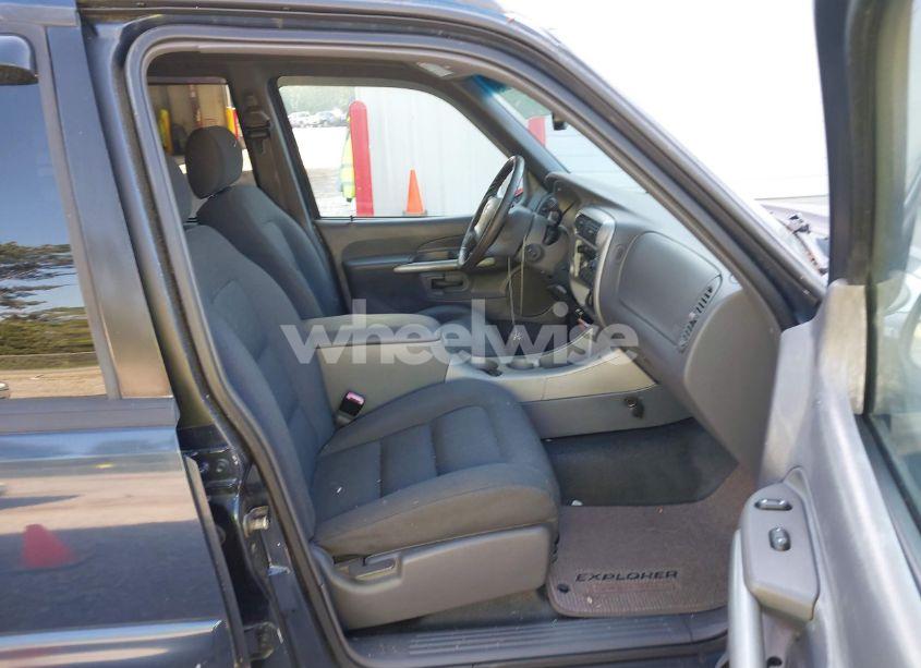 Photo 5 of 2002 Ford Explorer SPORT TRAC (VIN 1FMZU67E22UC62285)