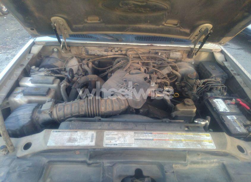 Photo 10 of 2001 Ford Explorer SPORT TRAC (VIN 1FMZU67E31UC51505)