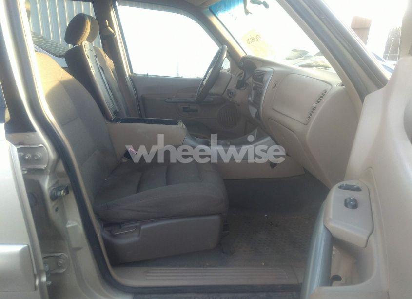 Photo 5 of 2001 Ford Explorer SPORT TRAC (VIN 1FMZU67E31UC51505)