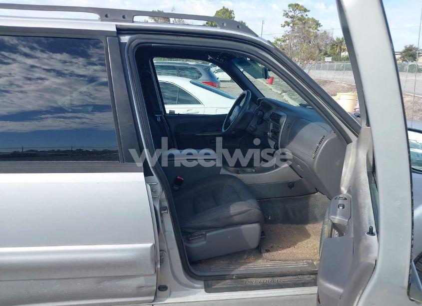 Photo 5 of 2001 Ford Explorer SPORT TRAC (VIN 1FMZU67E31UC83774)