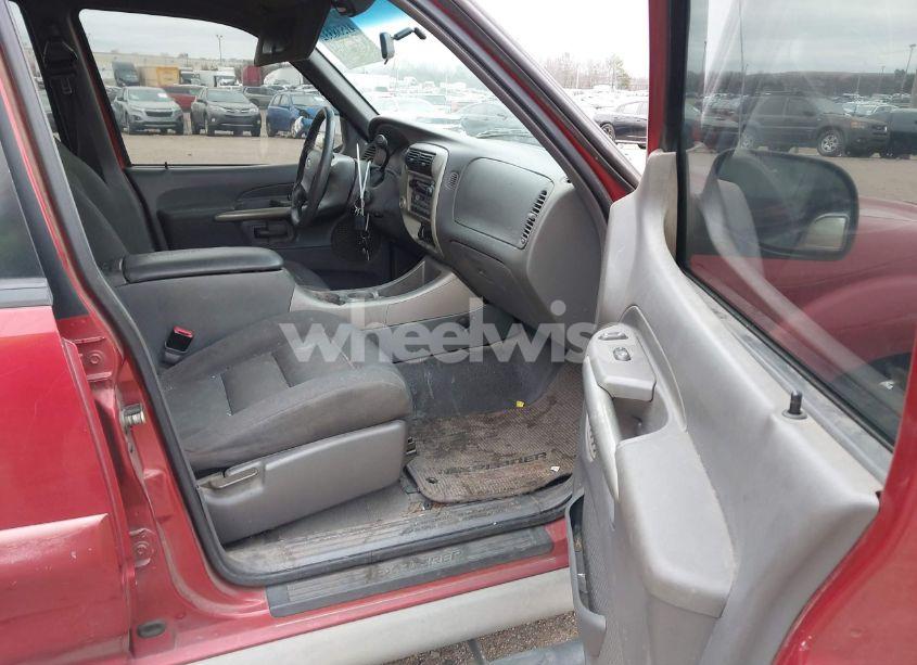 Photo 5 of 2002 Ford Explorer SPORT TRAC (VIN 1FMZU67E32UB94434)