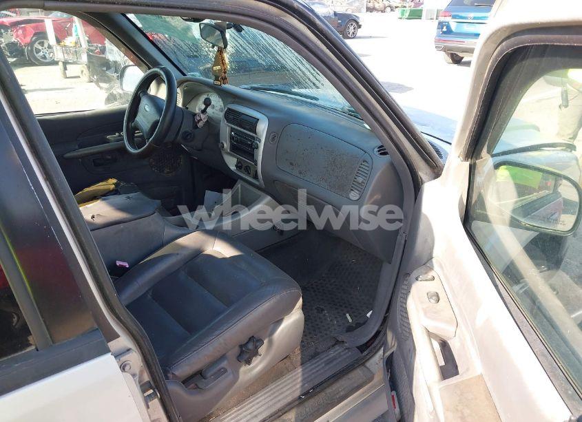 Photo 5 of 2002 Ford Explorer SPORT TRAC (VIN 1FMZU67E32UC24662)