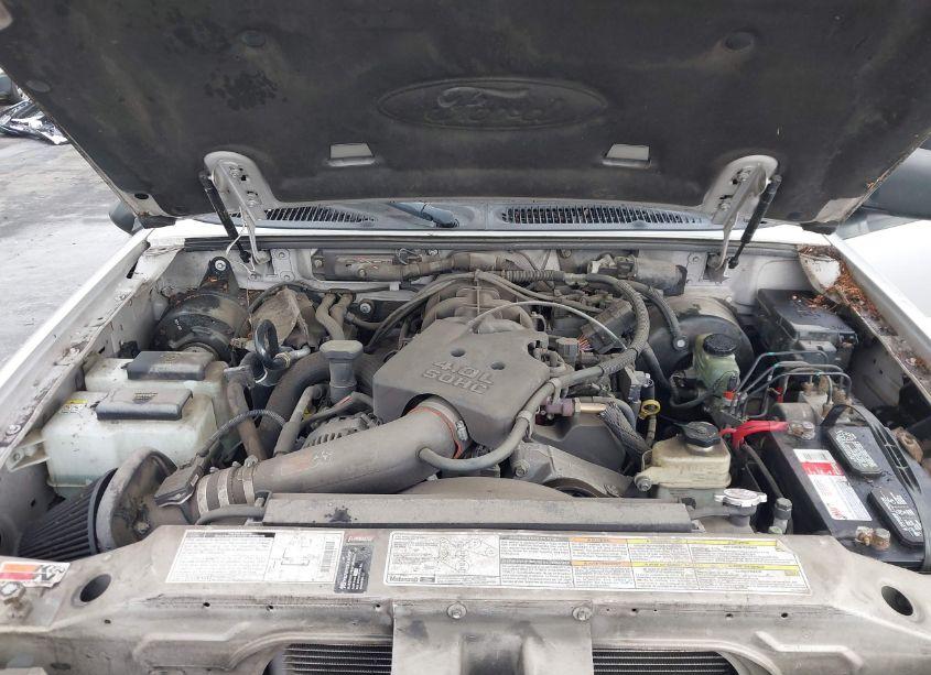 Photo 10 of 2002 Ford Explorer SPORT TRAC (VIN 1FMZU67E32UC75689)