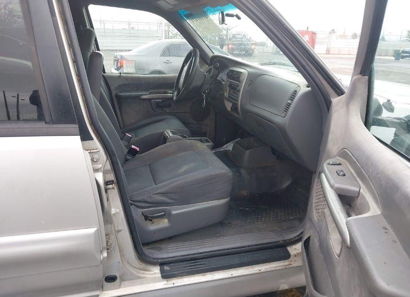 Photo 5 of 2002 Ford Explorer SPORT TRAC (VIN 1FMZU67E32UC75689)