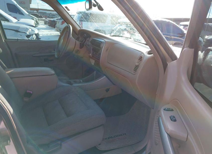 Photo 5 of 2002 Ford Explorer SPORT TRAC (VIN 1FMZU67E32UD00705)