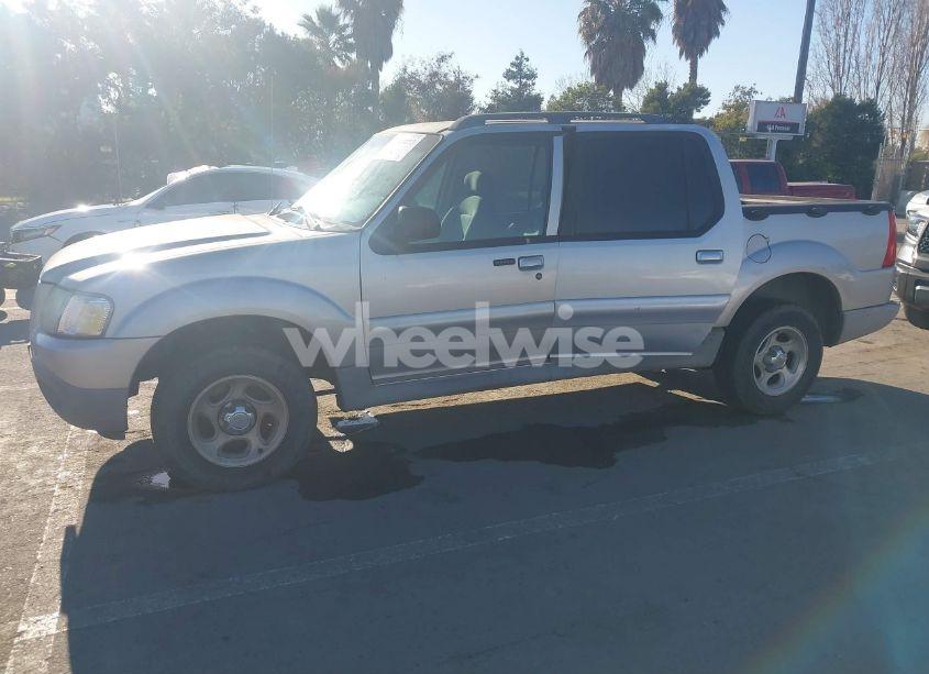 Photo 2 of 2003 Ford Explorer SPORT TRAC XLS/XLT (VIN 1FMZU67E33UA13141)