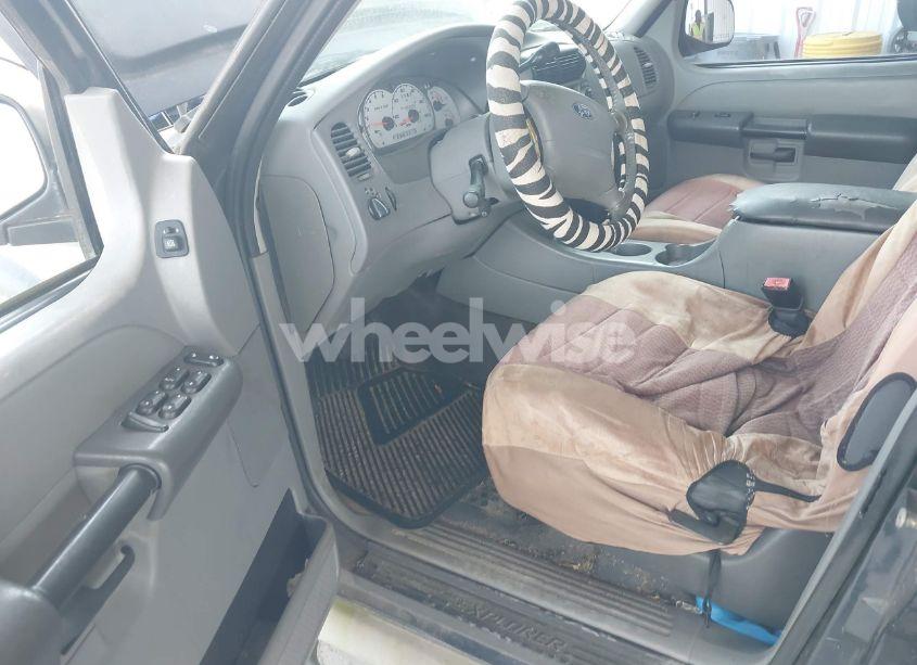 Photo 5 of 2003 Ford Explorer SPORT TRAC XLS/XLT (VIN 1FMZU67E33UB04832)
