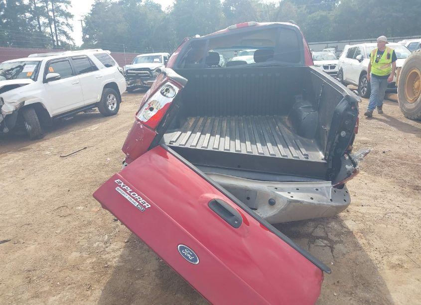 Photo 6 of 2003 Ford Explorer SPORT TRAC XLS/XLT (VIN 1FMZU67E33UC37039)