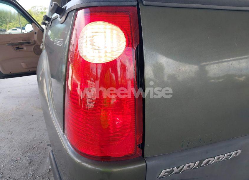 Photo 6 of 2002 Ford Explorer SPORT TRAC (VIN 1FMZU67E42UD06366)