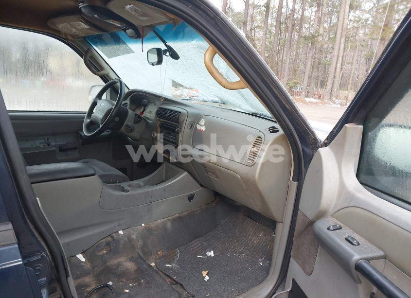 Photo 5 of 2003 Ford Explorer SPORT TRAC XLS/XLT (VIN 1FMZU67E43UB75229)