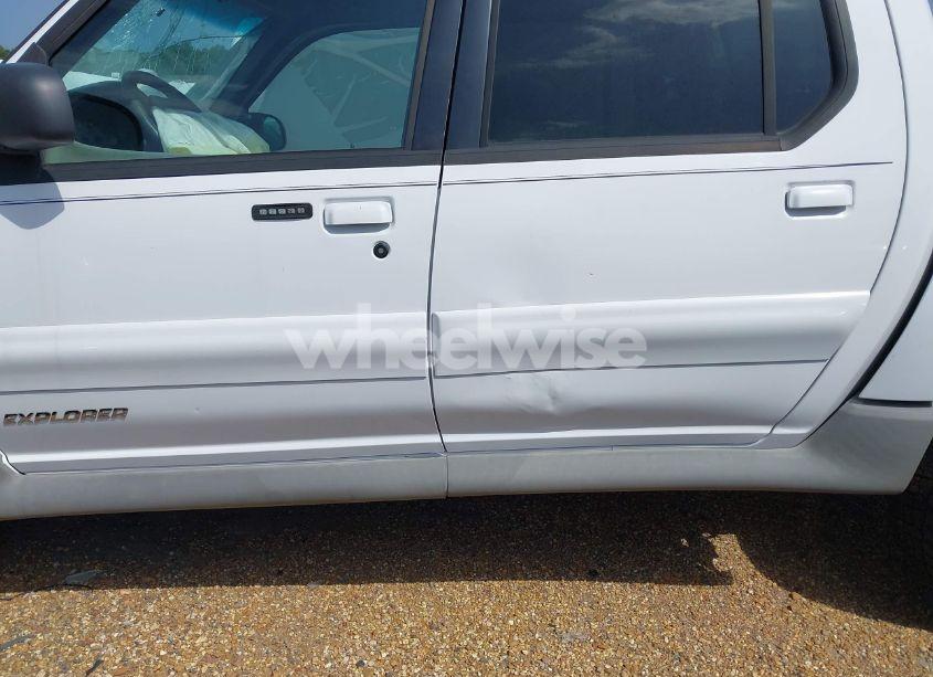 Photo 18 of 2002 Ford Explorer SPORT TRAC (VIN 1FMZU67E52UA92018)