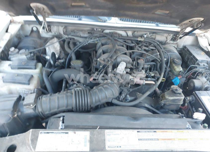 Photo 10 of 2002 Ford Explorer SPORT TRAC (VIN 1FMZU67E52UC38580)