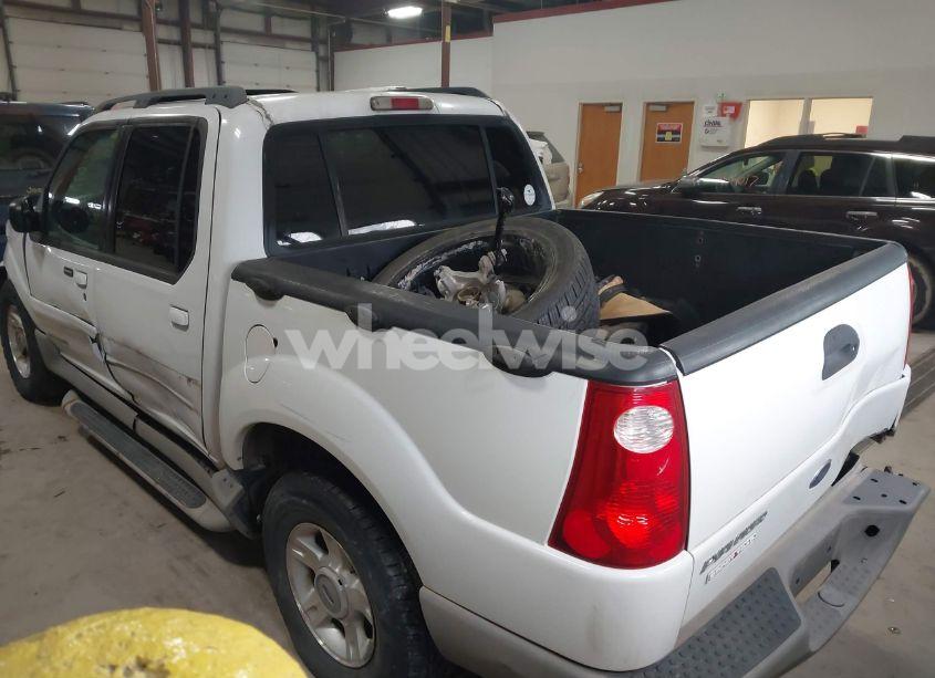 Photo 3 of 2002 Ford Explorer SPORT TRAC (VIN 1FMZU67E52UC57923)