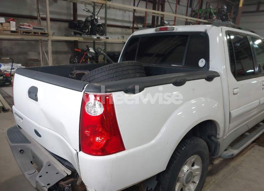 Photo 4 of 2002 Ford Explorer SPORT TRAC (VIN 1FMZU67E52UC57923)