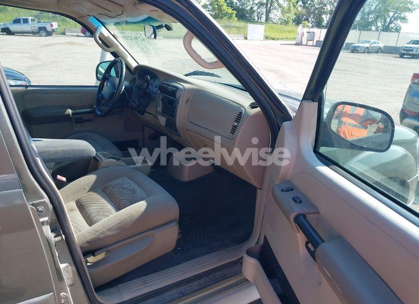 Photo 5 of 2003 Ford Explorer SPORT TRAC XLS/XLT (VIN 1FMZU67E53UC30643)