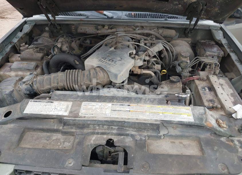 Photo 10 of 2002 Ford Explorer SPORT TRAC (VIN 1FMZU67E72UC25796)