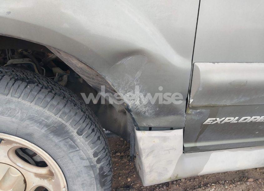 Photo 6 of 2002 Ford Explorer SPORT TRAC (VIN 1FMZU67E72UC25796)